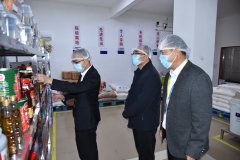岗美镇：梁健敏督导查抄校园食物平安工做